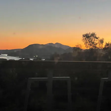 Chic Retreat With A Beautiful Sea View *