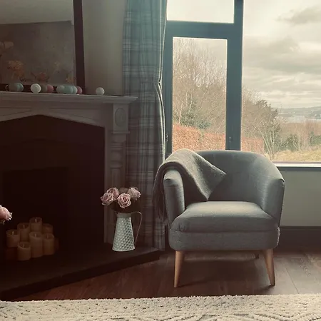 Chic Retreat With A Beautiful Sea View