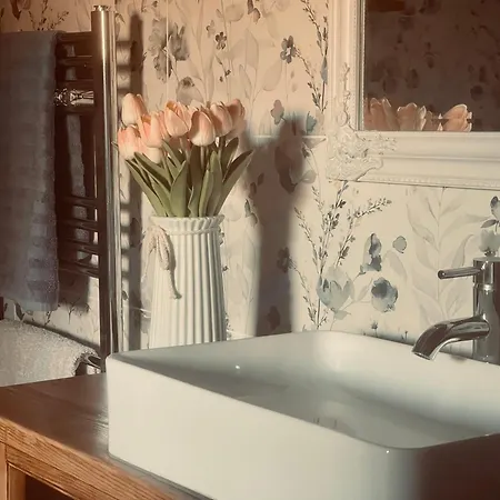 Chic Retreat With A Beautiful Sea View Milford