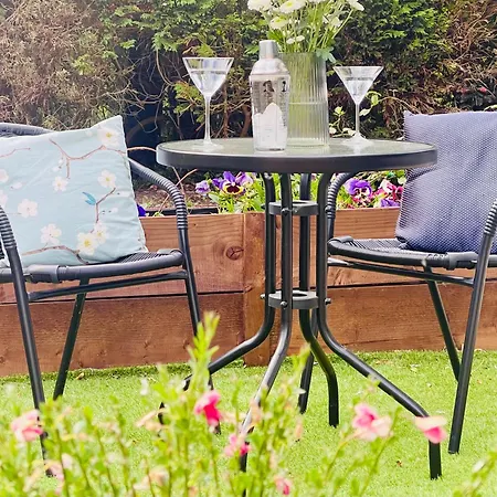 Chic Retreat With A Beautiful Sea View Daire Milford