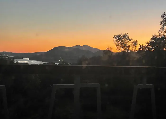 Chic Retreat With A Beautiful Sea View *